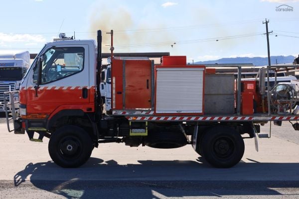 2000 Mitsubishi Canter FG637C6 Cat 7 Tanker Fire Truck image