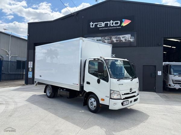 2025 Hino 300 Series 616 Tranto 3P 4500 Series Narrow Pantech " No Ad Blue Model" image