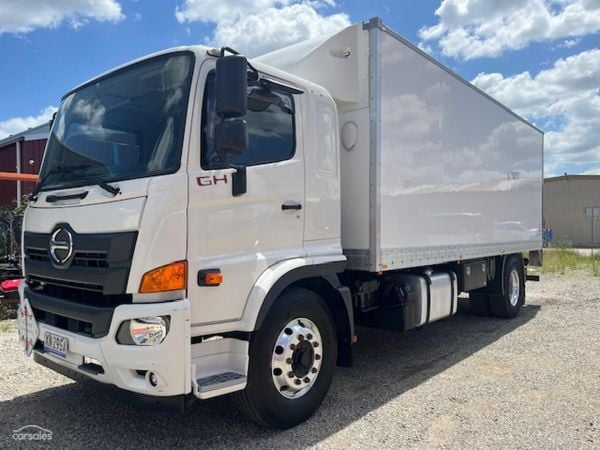 2021 Hino 500 Series GH1828 Auto 10 Pallet Pantech 3 Ton Rear Loader image