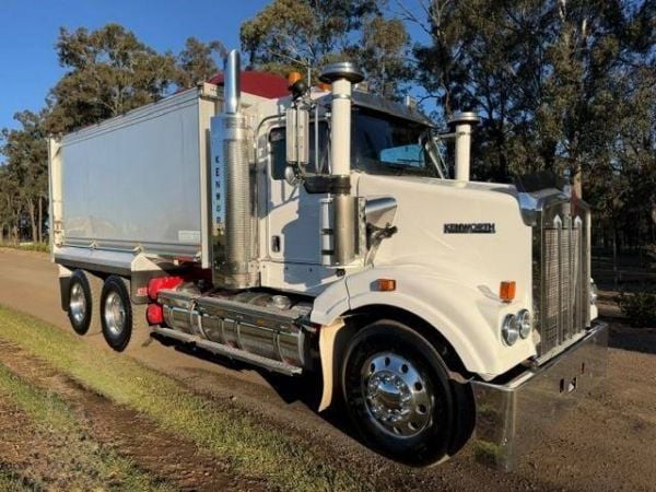 2011 KENWORTH T409 SAR image
