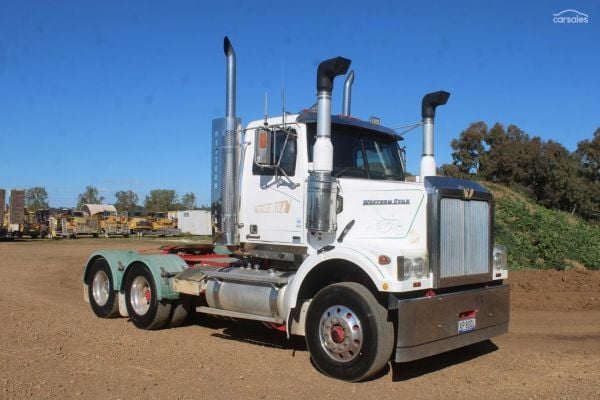 2011 Western Star 4800 Series 4800 FXC Constellation image