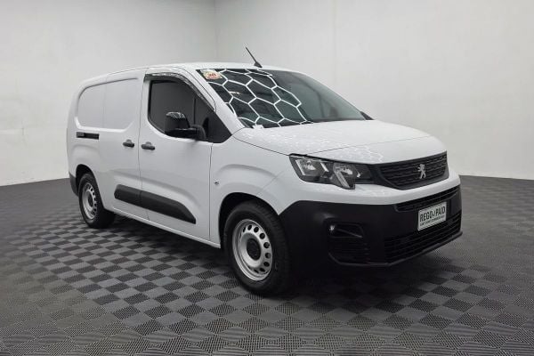 2023 Peugeot e-Partner Pro K9 LWB image