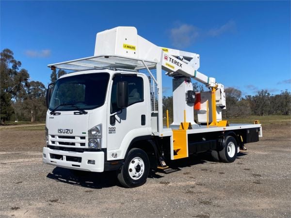 2011 ISUZU FRR EWP FH 500 MEDIUM image