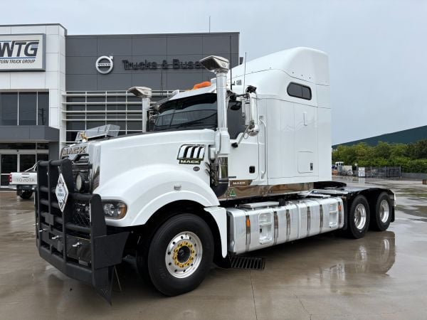 2022 Mack Superliner Primemover image