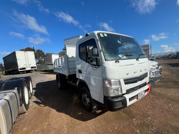 2016 MITSUBISHI FUSO CANTER 715 Dump Truck image