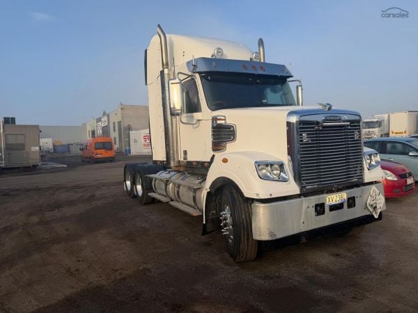 2018 Freightliner Coronado image