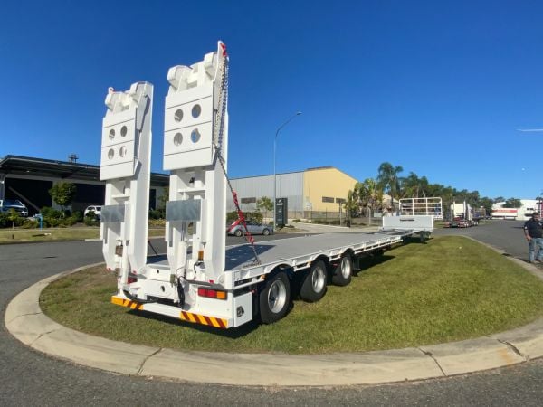 2026 Stonestar Semi Drop Deck 900h Extendable Drop Deck image