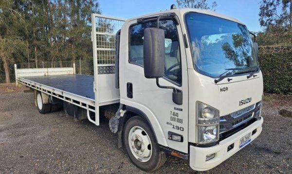 2019 Isuzi NQR 450 turbo diesel auto table top truck image