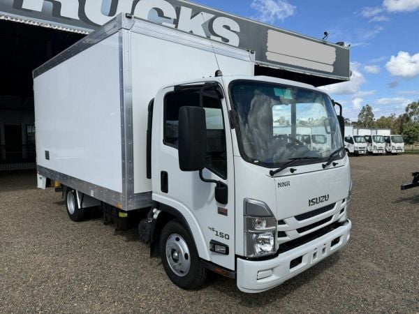 2023 Isuzu NNR 45-150 AMT MWB Pantech image