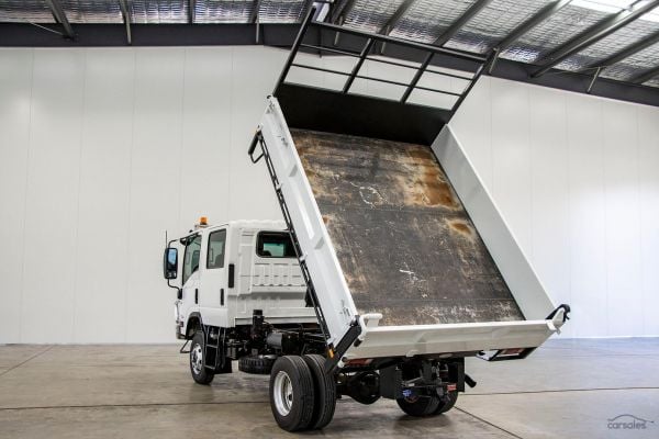 2020 Isuzu N Series NPS 75/45-155 ISUZU NPS TIPPER image