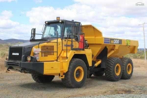 2017 KOMATSU HM300-2 image