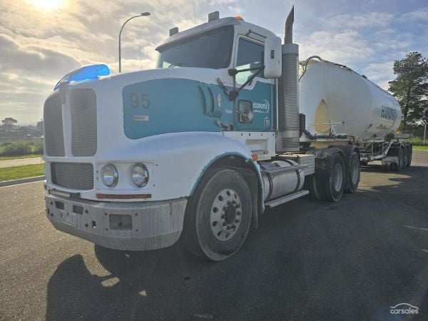 2008 Kenworth T600 Series T608 Powder tanker image