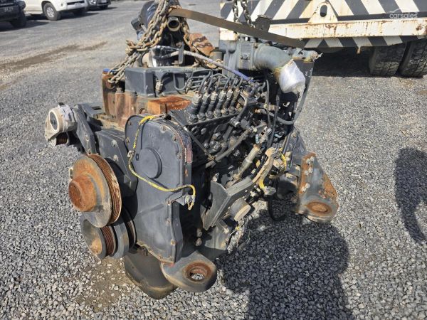 Komatsu pc300 engine image