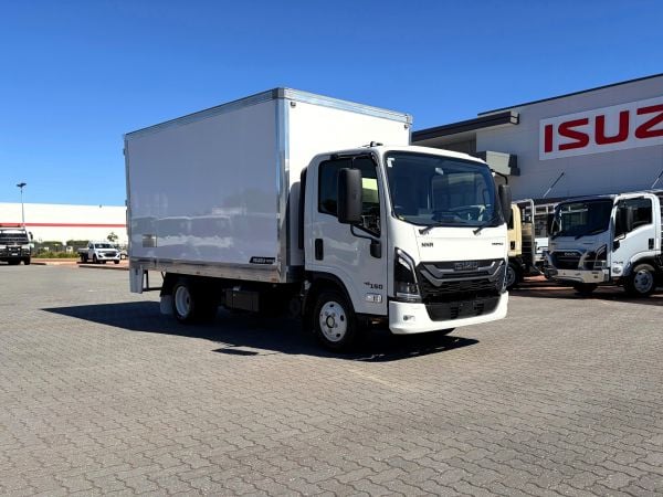 2026 Isuzu NNR 45 150 Pantech DT D34 VANPACK image