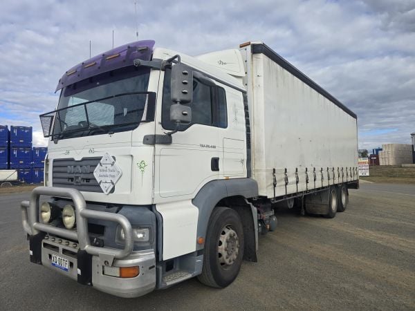 2007 MAN TGA 26.430 Curtain Sider image