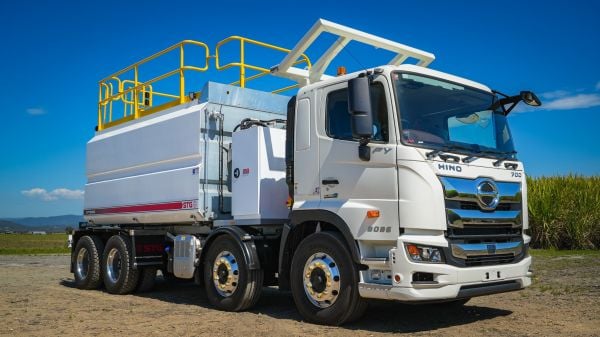2026 Hino 700 Series FY 3036 Water truck 18,000LT image