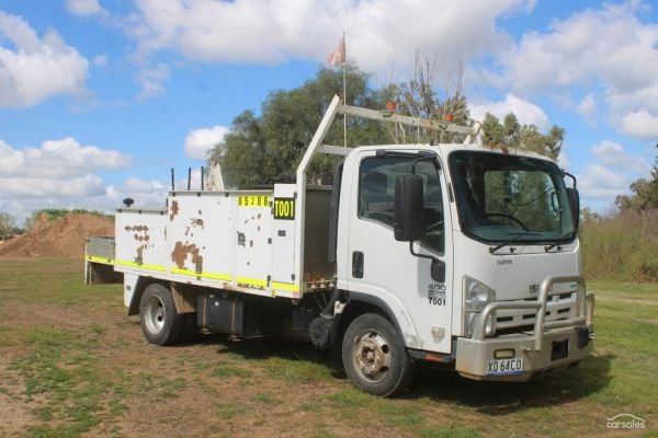 2011 Isuzu N Series NPR 400 image
