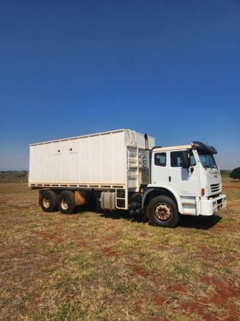 2013 Iveco ACCO 2350G Tipping Tray image