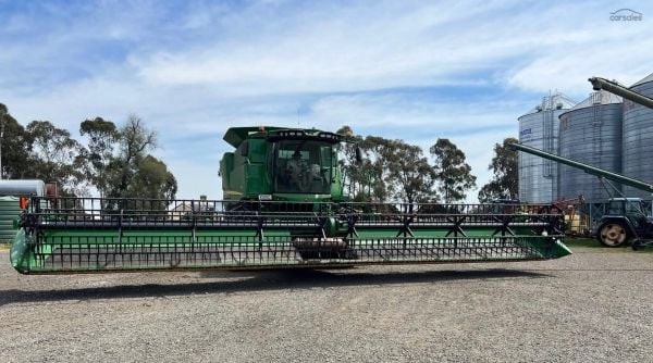 2017 John Deere 640D Front image
