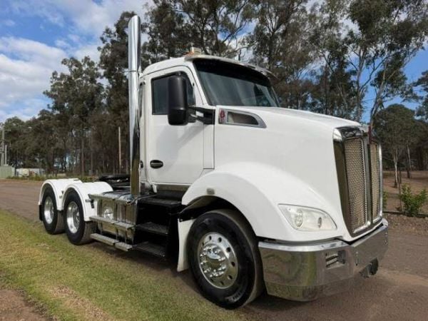 2018 KENWORTH T610 WITH CUMMINS X15 WITH LOW KMS ON REBUILD AUTO image