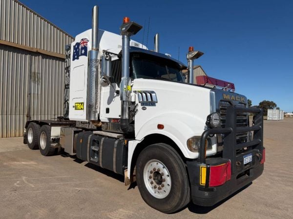 2015 Mack TRIDENT Prime Mover image