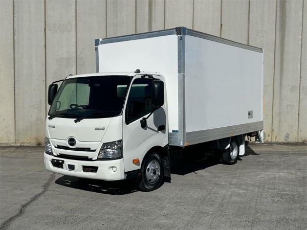 2021 HINO 300 Pantech XZU710R MY20 616 3430 WIDE image