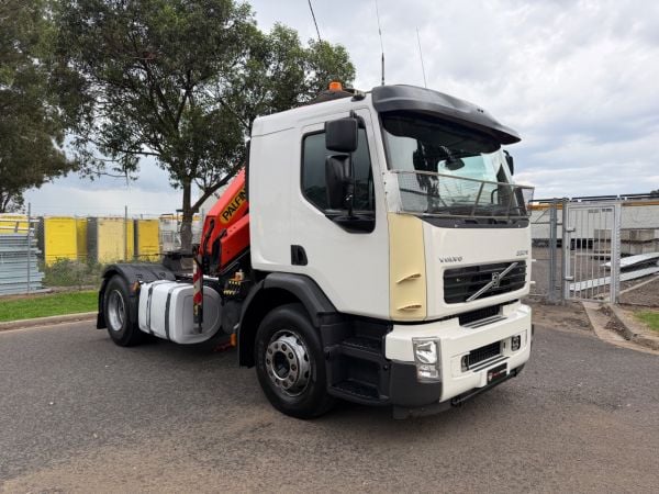 2008 Volvo FE Crane Truck image