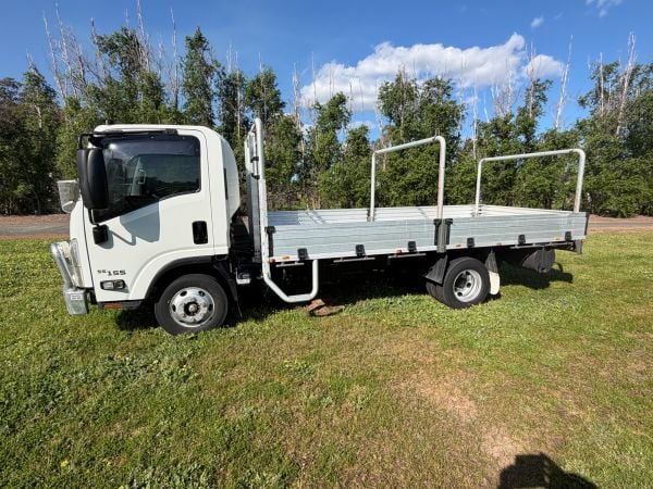 2015 Isuzu NPR 45/55-155 Tray image
