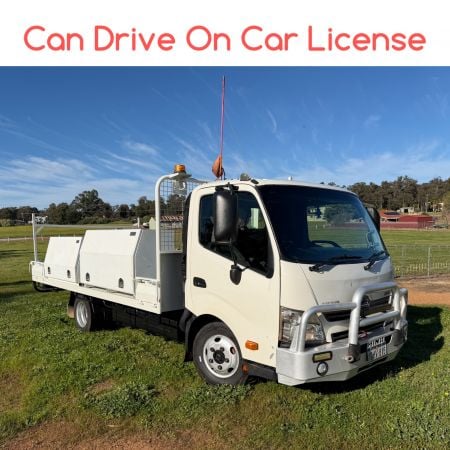 2017 Hino 616-300 Tray image