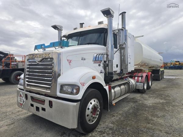 2017 Mack Trident Tanker Combo image