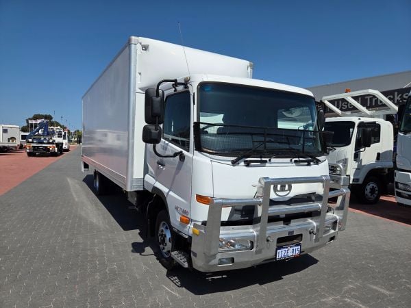 2013 UD MK 11 250 Pantech Auto 5 Ton Van and Lift image
