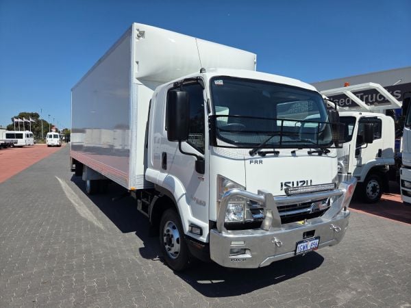 2019 Isuzu FRR 110-260 Pantech AUTO 5 Ton Van and Lift image