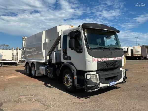 2016 Volvo FE300 image
