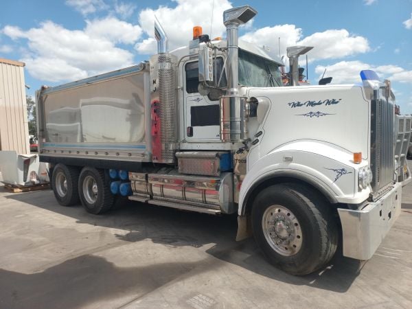 2021 Kenworth T909 Tipper T909 image