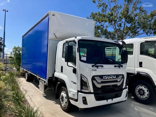 2026 Isuzu F Series FSR 140/120-260 AT R62 12 Pallet Curtainsider 2 Ton Loader image
