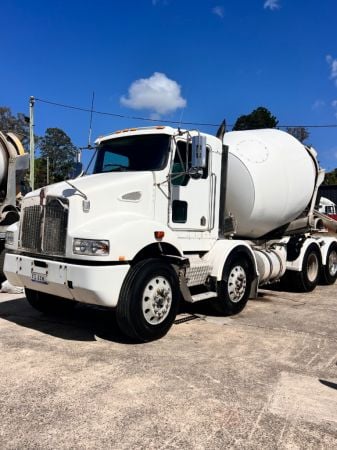 2008 Kenworth T358 Agitator image