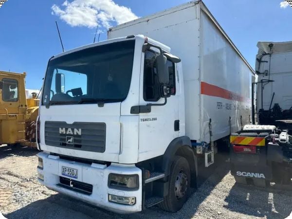 2007 MAN TGM 6x2 Curtainsider **NON RUNNER**UNRESERVED** image