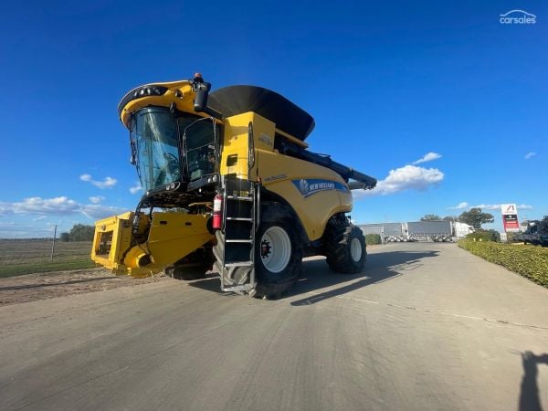 2017 New Holland CR9.90 image
