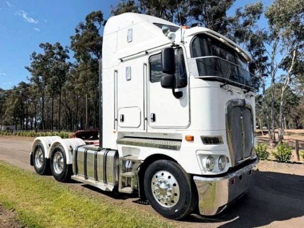 2015 KENWORTH K200, CUMMINS ISXE5, 18SP, 97T RATED image