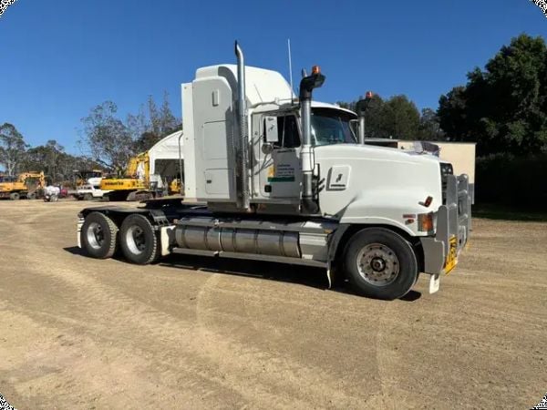 2002 Mack Superliner 6x4 Prime Mover image
