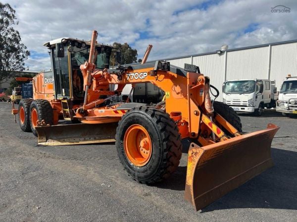 2018 John Deere 770GP image
