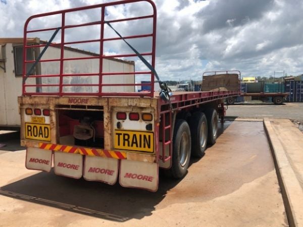2012 Moore R/T Lead/Mid Flat top Tri axle image