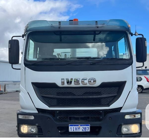 2017 Iveco ACCO 8X4 Tipper image