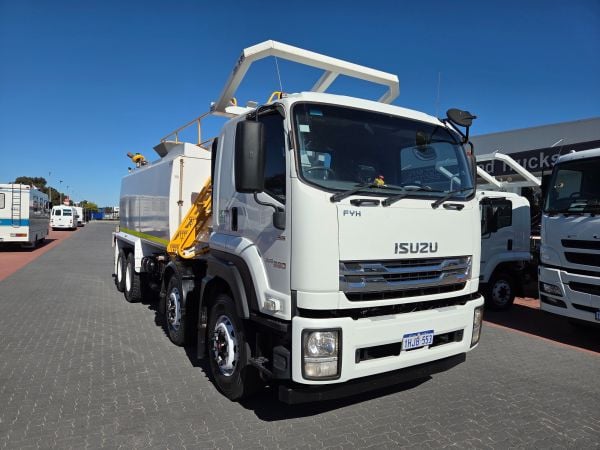 2021 Isuzu FYH 300-350 Water truck 8x4 Auto 18000L Water Cart image