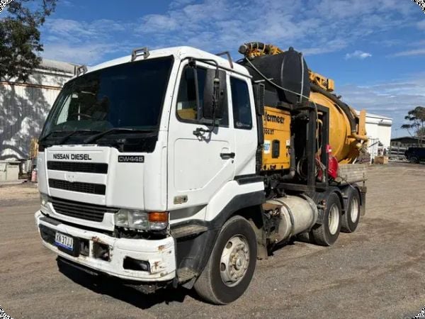 UD CW445 Vermeer LP100 XT Vacuum Excavation Truck image