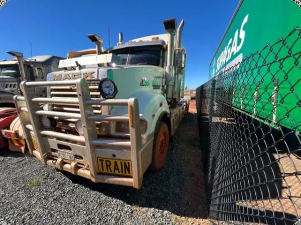 2010 Mack CLXT 6x4 Prime Mover (KARRATHA) image