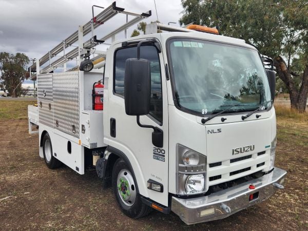 2014 ISUZU NLS200 Service Vehicle