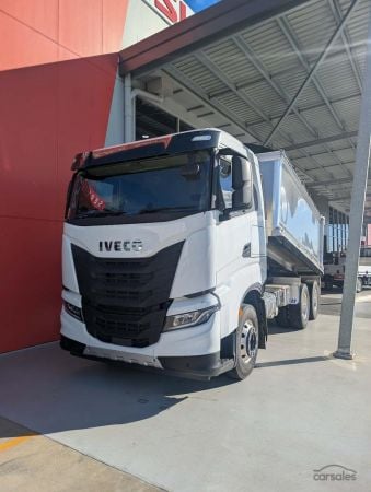 2025 Iveco S-Way AS230 image
