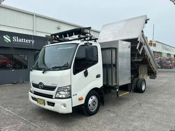 2018 Hino 300 616 4x2 Tipper (Auto) (Car License) (Council Asset) image