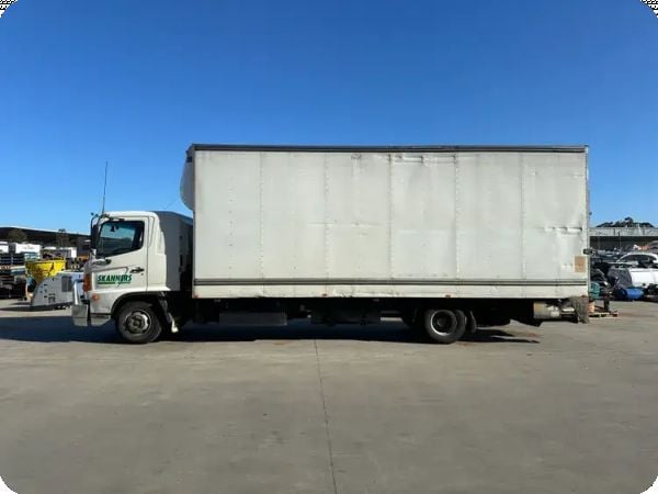 2004 Hino FD 4x2 Pantech image
